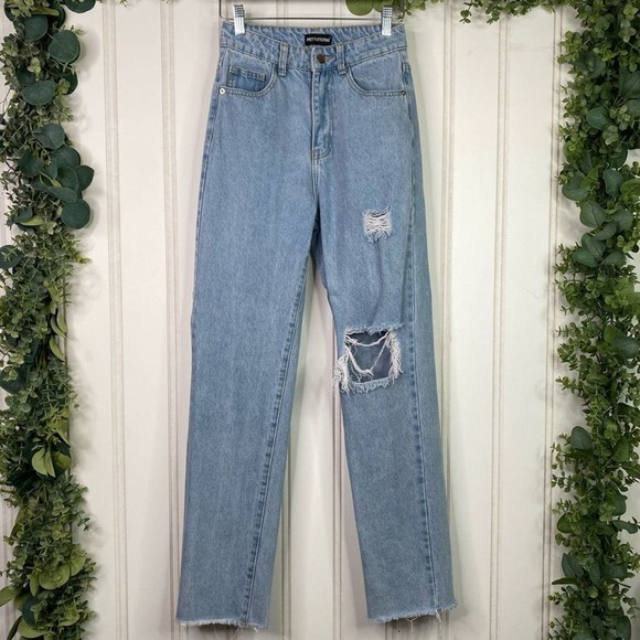 PrettyLittleThing Distressed Light Wash Jeans Straight Leg Mom Casual size 0 - Picture 1 of 5